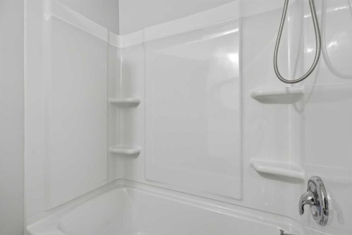 731 Queensland Drive Se, Calgary, AB - Indoor Photo Showing Bathroom