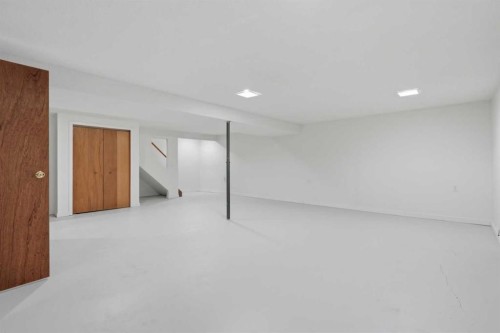 731 Queensland Drive Se, Calgary, AB - Indoor