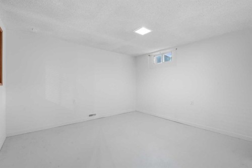 731 Queensland Drive Se, Calgary, AB - Indoor Photo Showing Other Room