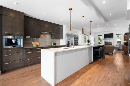 3542 7 Avenue Sw, Calgary, AB - Indoor Photo Showing Kitchen With Upgraded Kitchen
