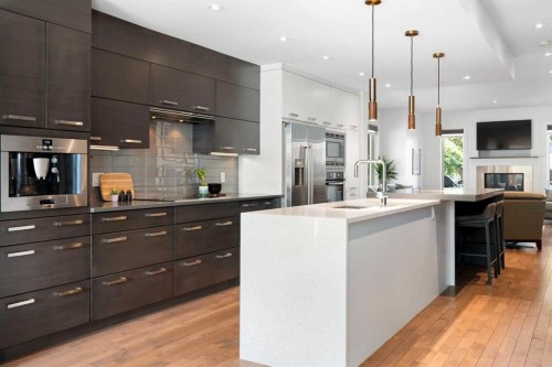 3542 7 Avenue Sw, Calgary, AB - Indoor Photo Showing Kitchen With Upgraded Kitchen