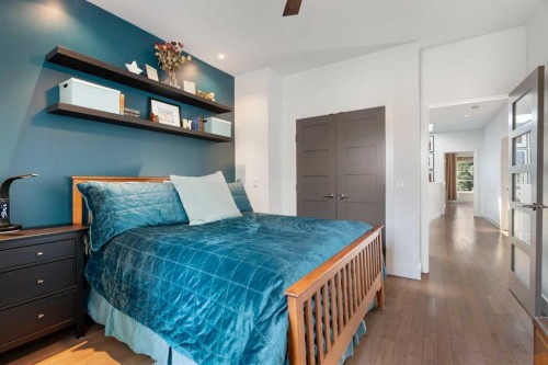 3542 7 Avenue Sw, Calgary, AB - Indoor Photo Showing Bedroom