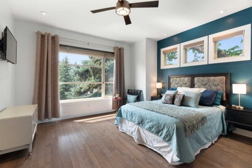 3542 7 Avenue Sw, Calgary, AB - Indoor Photo Showing Bedroom
