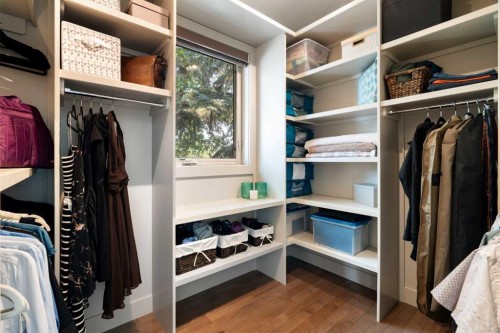3542 7 Avenue Sw, Calgary, AB - Indoor With Storage