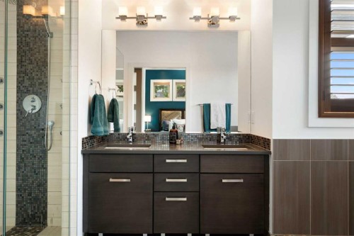 3542 7 Avenue Sw, Calgary, AB - Indoor Photo Showing Bathroom