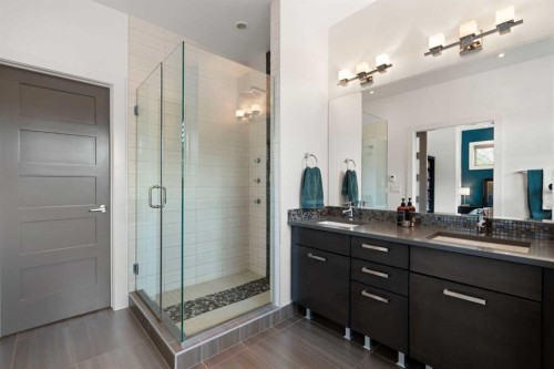3542 7 Avenue Sw, Calgary, AB - Indoor Photo Showing Bathroom