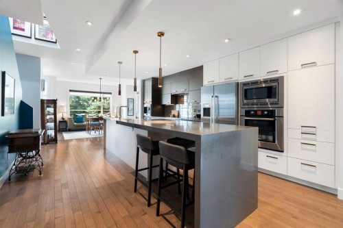 3542 7 Avenue Sw, Calgary, AB - Indoor Photo Showing Kitchen With Upgraded Kitchen