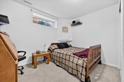 155 Tarington Green Ne, Calgary, AB - Indoor Photo Showing Bedroom