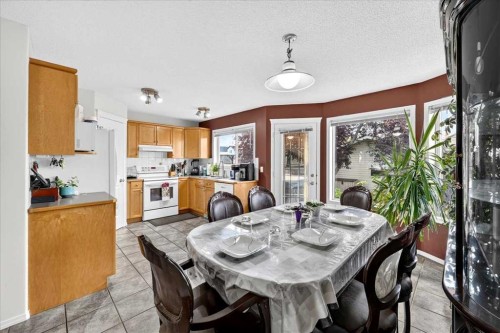155 Tarington Green Ne, Calgary, AB - Indoor Photo Showing Dining Room