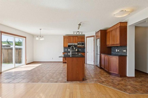 172 Kincora Drive Nw, Calgary, AB - Indoor Photo Showing Kitchen