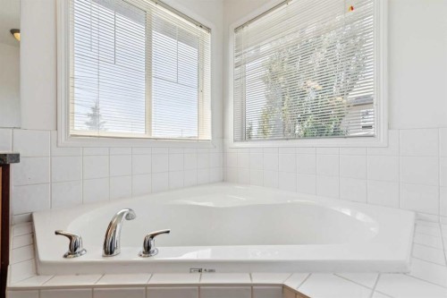 172 Kincora Drive Nw, Calgary, AB - Indoor Photo Showing Bathroom