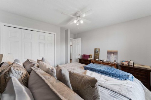 208-105 7 Avenue Se, High River, AB - Indoor Photo Showing Bedroom