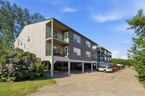 208-105 7 Avenue Se, High River, AB - Outdoor With Balcony