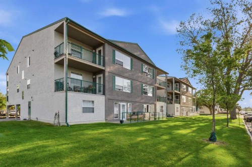 208-105 7 Avenue Se, High River, AB - Outdoor With Balcony