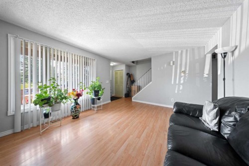 32 Shawmeadows Road Sw, Calgary, AB - Indoor Photo Showing Other Room