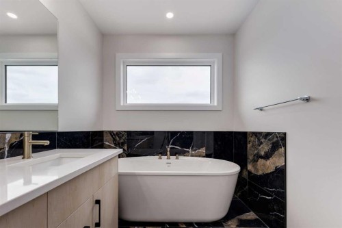 15 Alpine Green Sw, Calgary, AB - Indoor Photo Showing Bathroom