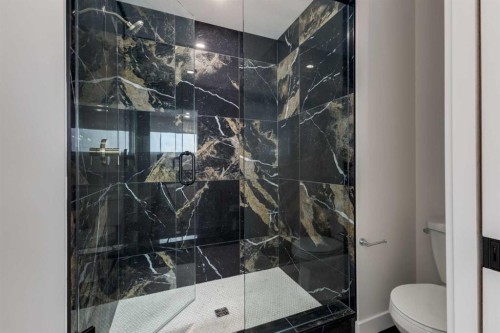15 Alpine Green Sw, Calgary, AB - Indoor Photo Showing Bathroom