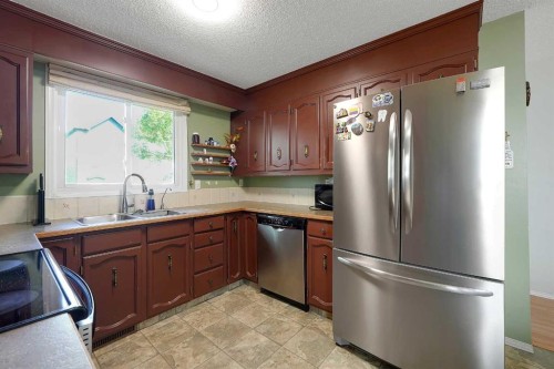 6507 Rundlehorn Drive Ne, Calgary, AB - Indoor Photo Showing Kitchen With Double Sink