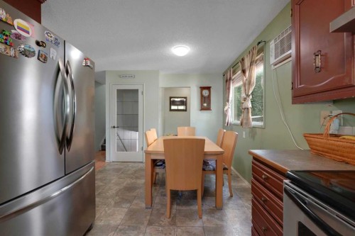 6507 Rundlehorn Drive Ne, Calgary, AB - Indoor Photo Showing Kitchen