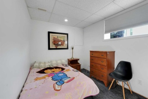 6507 Rundlehorn Drive Ne, Calgary, AB - Indoor Photo Showing Bedroom