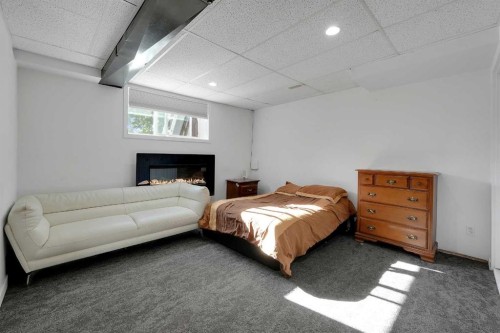 6507 Rundlehorn Drive Ne, Calgary, AB - Indoor Photo Showing Bedroom