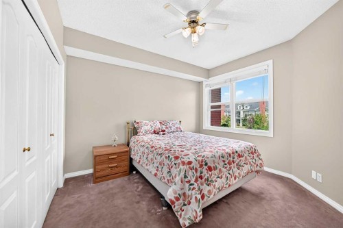 210-78 Prestwick Gardens Se, Calgary, AB - Indoor Photo Showing Bedroom