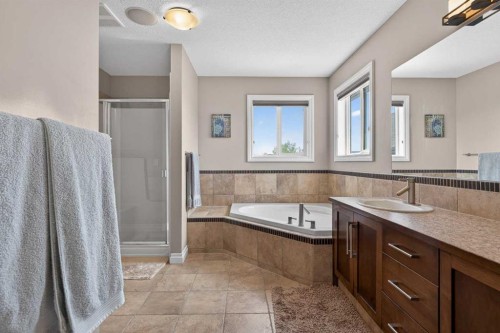 159 Sherwood Crescent Nw, Calgary, AB - Indoor Photo Showing Bathroom