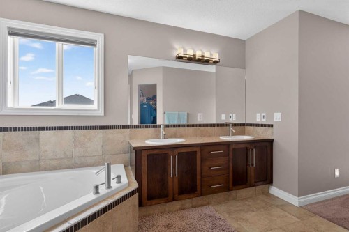 159 Sherwood Crescent Nw, Calgary, AB - Indoor Photo Showing Bathroom