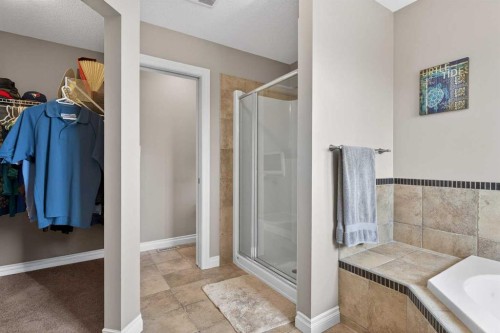 159 Sherwood Crescent Nw, Calgary, AB - Indoor Photo Showing Bathroom