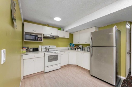 210 Taracove Landing Ne, Calgary, AB - Indoor Photo Showing Kitchen