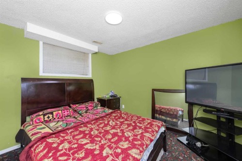 210 Taracove Landing Ne, Calgary, AB - Indoor Photo Showing Bedroom