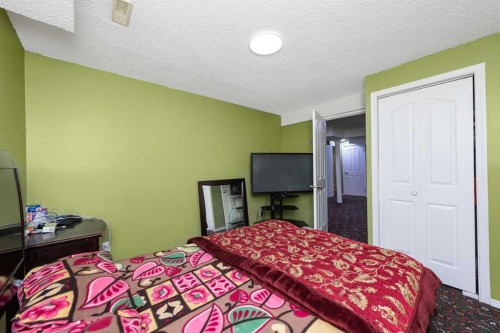 210 Taracove Landing Ne, Calgary, AB - Indoor Photo Showing Bedroom