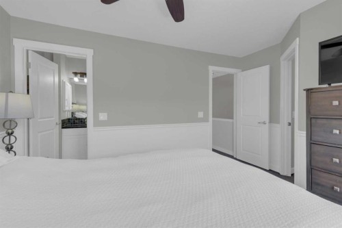 24 Aspen Hills Common Sw, Calgary, AB - Indoor Photo Showing Bedroom