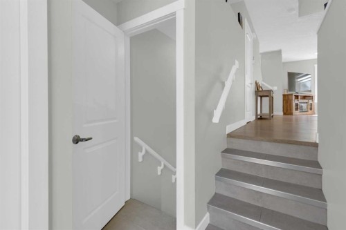 24 Aspen Hills Common Sw, Calgary, AB - Indoor Photo Showing Other Room