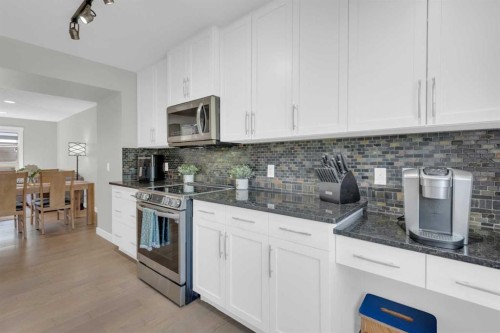 24 Aspen Hills Common Sw, Calgary, AB - Indoor Photo Showing Kitchen With Upgraded Kitchen