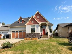 1016 2 Street NESundre, AB T0M 1X0