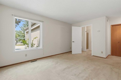 30 Sandarac Circle Nw, Calgary, AB - Indoor Photo Showing Other Room
