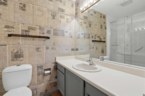 30 Sandarac Circle Nw, Calgary, AB - Indoor Photo Showing Bathroom