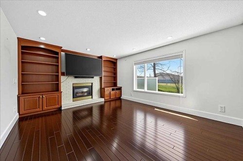 98 Hampstead Circle Nw, Calgary, AB - Indoor With Fireplace