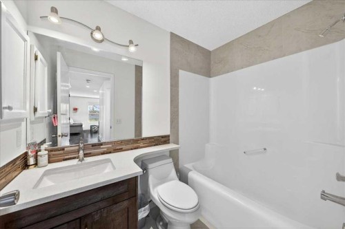 98 Hampstead Circle Nw, Calgary, AB - Indoor Photo Showing Bathroom
