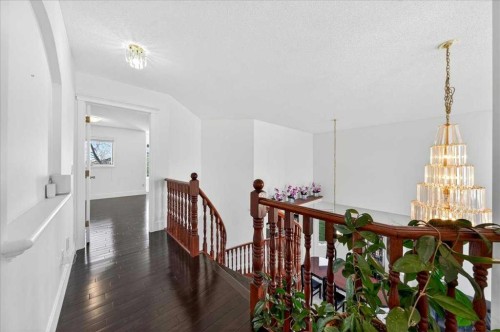 98 Hampstead Circle Nw, Calgary, AB - Indoor Photo Showing Other Room