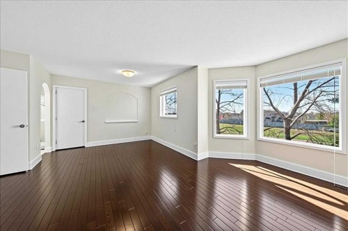 98 Hampstead Circle Nw, Calgary, AB - Indoor Photo Showing Other Room