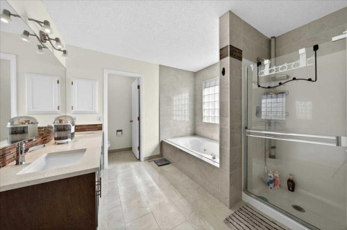 98 Hampstead Circle Nw, Calgary, AB - Indoor Photo Showing Bathroom