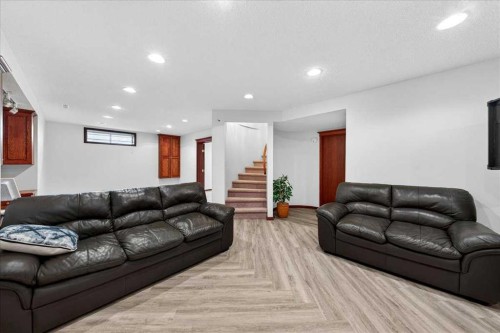 98 Hampstead Circle Nw, Calgary, AB - Indoor Photo Showing Other Room