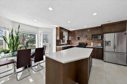 98 Hampstead Circle Nw, Calgary, AB - Indoor Photo Showing Kitchen