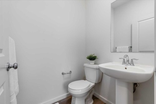 172 Belmont Way Sw, Calgary, AB - Indoor Photo Showing Bathroom