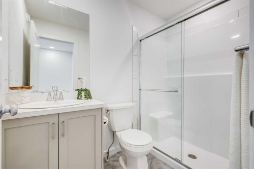 172 Belmont Way Sw, Calgary, AB - Indoor Photo Showing Bathroom