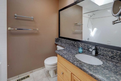 189 Citadel Crest Park Nw, Calgary, AB - Indoor Photo Showing Bathroom