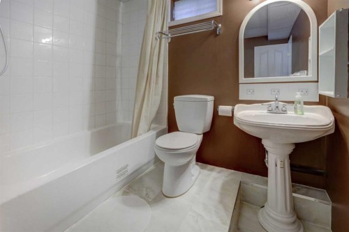 189 Citadel Crest Park Nw, Calgary, AB - Indoor Photo Showing Bathroom