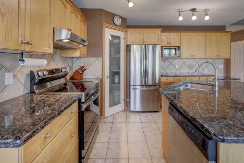 189 Citadel Crest Park Nw, Calgary, AB - Indoor Photo Showing Kitchen With Double Sink
